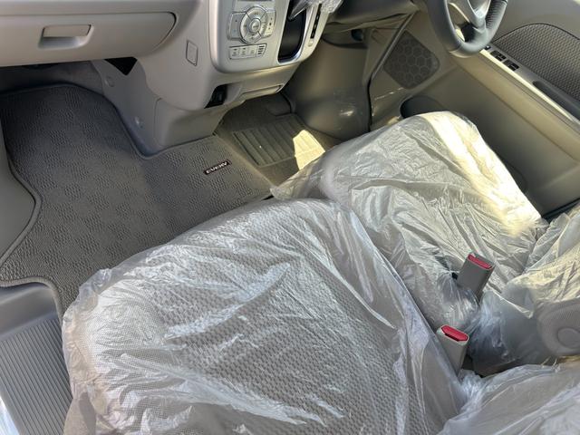 エブリイワゴン ＰＺターボスペシャル　・届出済未使用車・両側パワースライドドア・シートヒーター（運転席）・フルフラット（ベンチシート）・オートステップ（助手席側）・スペアキー２個・フロアマット／バイザー付き（16枚目）