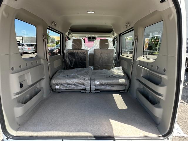 エブリイワゴン ＰＺターボスペシャル　・届出済未使用車・両側パワースライドドア・シートヒーター（運転席）・フルフラット（ベンチシート）・オートステップ（助手席側）・スペアキー２個・フロアマット／バイザー付き（17枚目）