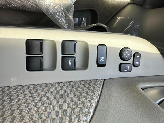 エブリイワゴン ＰＺターボスペシャル　・届出済未使用車・両側パワースライドドア・シートヒーター（運転席）・フルフラット（ベンチシート）・オートステップ（助手席側）・スペアキー２個・フロアマット／バイザー付き（26枚目）