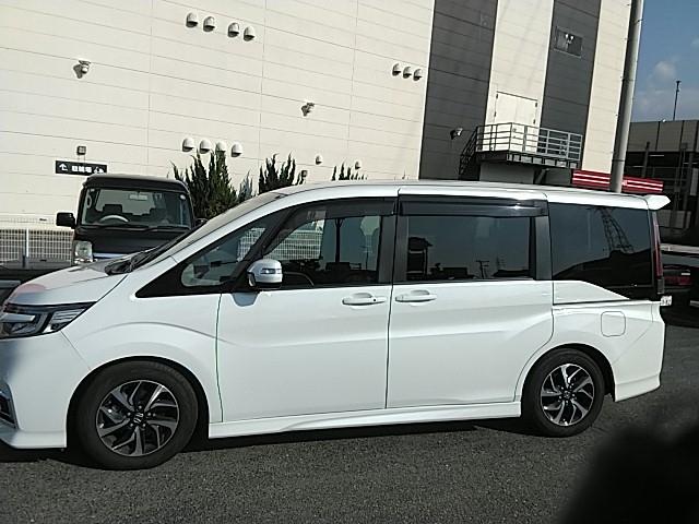 ステップワゴンスパーダ スパーダ ホンダセンシング助手席リフトアップシート車 衝突被害軽減装置 助手席リフトアップシート車(リモコン付き) 両側電動パワースライドドア 純正9インチナビ・天吊りモニター・バックカメラ・ETC スマートキー2個 クルーズコントロール(7枚目)