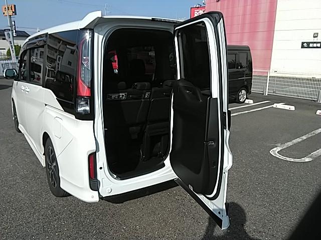 ステップワゴンスパーダ スパーダ ホンダセンシング助手席リフトアップシート車 衝突被害軽減装置 助手席リフトアップシート車(リモコン付き) 両側電動パワースライドドア 純正9インチナビ・天吊りモニター・バックカメラ・ETC スマートキー2個 クルーズコントロール(17枚目)