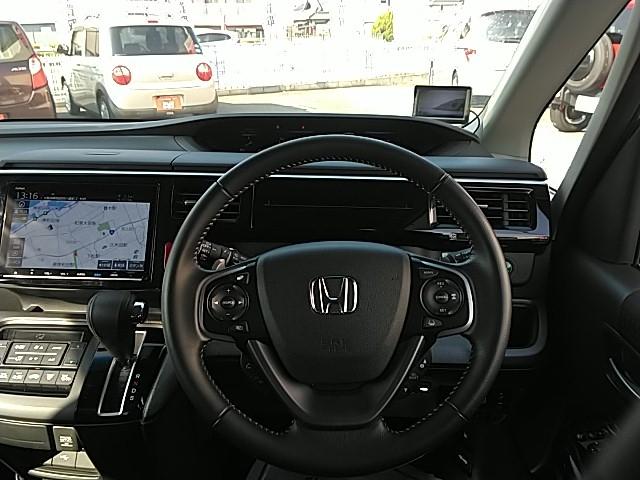 ステップワゴンスパーダ スパーダ ホンダセンシング助手席リフトアップシート車 衝突被害軽減装置 助手席リフトアップシート車(リモコン付き) 両側電動パワースライドドア 純正9インチナビ・天吊りモニター・バックカメラ・ETC スマートキー2個 クルーズコントロール(19枚目)