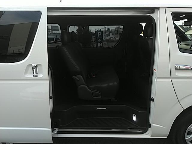 ハイエースバン 　ダークプライムＩＩ　トヨタセーフティーセンス　両側パワースライドドア　純正フルセグナビ　ビルトインＥＴＣ　パノラミックビューモニター　純正デジタルインナーミラー　ＬＥＤヘッドライト　スマートキー２個（20枚目）