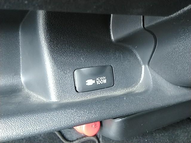 ハイエースバン 　ダークプライムＩＩ　トヨタセーフティーセンス　両側パワースライドドア　純正フルセグナビ　ビルトインＥＴＣ　パノラミックビューモニター　純正デジタルインナーミラー　ＬＥＤヘッドライト　スマートキー２個（26枚目）