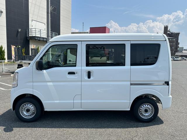 エブリイ ＰＡ　・届出済未使用車・スピーカー付きラジオ・純正フロアマット・バイザー・クリアランスソナー・アイドリングストップ・オートライト（2枚目）