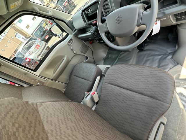 エブリイ ＰＡ　・届出済未使用車・スピーカー付きラジオ・純正フロアマット・バイザー・クリアランスソナー・アイドリングストップ・オートライト（17枚目）