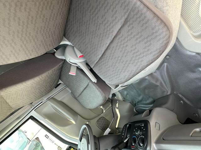 エブリイ ＰＡ　・届出済未使用車・スピーカー付きラジオ・純正フロアマット・バイザー・クリアランスソナー・アイドリングストップ・オートライト（22枚目）