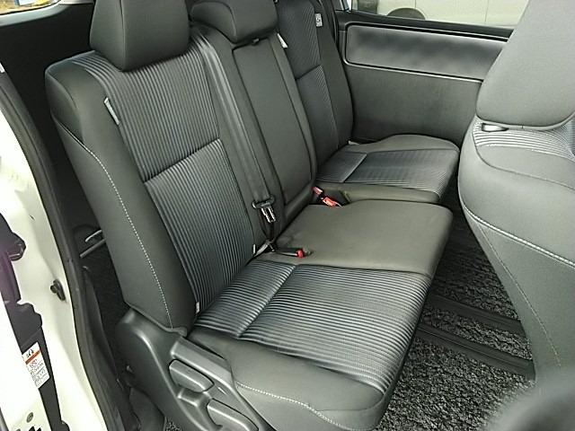 ヴォクシー ＺＳ　煌　ワンオーナーユーザー買取車・両側パワースライドドア・９インチ地デジフルセグナビ・１１型後席フリップダウンモニター・バックカメラ・ビルトインＥＴＣ・前後ドライブレコーダー・クルーズコントロール付き（12枚目）