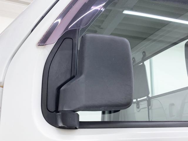 キャリイトラック 　ＫＵエアコンパワステ　修復歴なし　純正オーディオ（ＦＭ／ＡＭ）　ＡＴ（３速）　４ＷＤ　手動ミラー　マニュアルエアコン　ハロゲンヘッドライト　レベライザー　板カギ　マット　バイザー　パワーステアリング（18枚目）