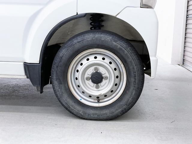 キャリイトラック 　ＫＵエアコンパワステ　修復歴なし　純正オーディオ（ＦＭ／ＡＭ）　ＡＴ（３速）　４ＷＤ　手動ミラー　マニュアルエアコン　ハロゲンヘッドライト　レベライザー　板カギ　マット　バイザー　パワーステアリング（20枚目）