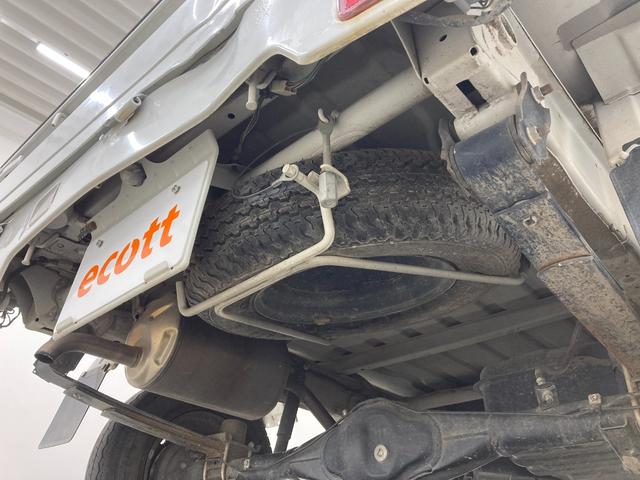 キャリイトラック 　ＫＵエアコンパワステ　修復歴なし　純正オーディオ（ＦＭ／ＡＭ）　ＡＴ（３速）　４ＷＤ　手動ミラー　マニュアルエアコン　ハロゲンヘッドライト　レベライザー　板カギ　マット　バイザー　パワーステアリング（22枚目）