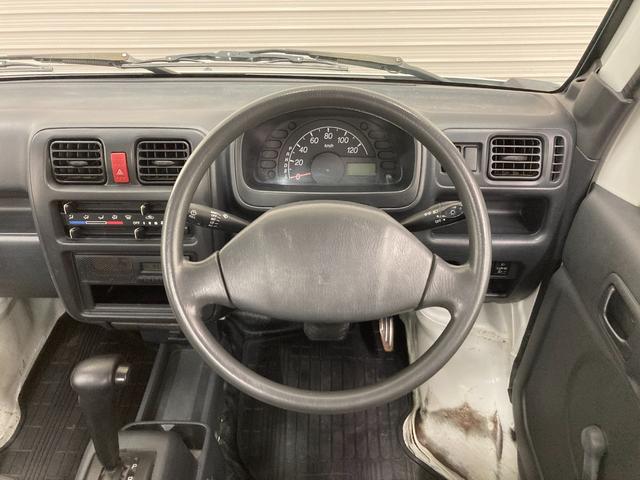 キャリイトラック 　ＫＵエアコンパワステ　修復歴なし　純正オーディオ（ＦＭ／ＡＭ）　ＡＴ（３速）　４ＷＤ　手動ミラー　マニュアルエアコン　ハロゲンヘッドライト　レベライザー　板カギ　マット　バイザー　パワーステアリング（26枚目）