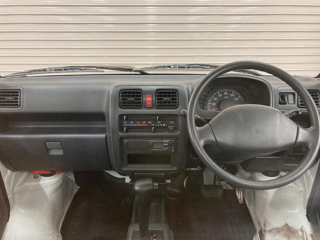 キャリイトラック 　ＫＵエアコンパワステ　修復歴なし　純正オーディオ（ＦＭ／ＡＭ）　ＡＴ（３速）　４ＷＤ　手動ミラー　マニュアルエアコン　ハロゲンヘッドライト　レベライザー　板カギ　マット　バイザー　パワーステアリング（27枚目）