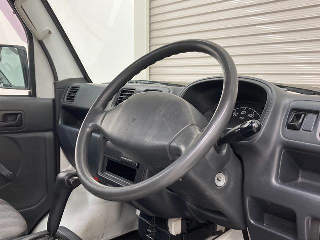 キャリイトラック 　ＫＵエアコンパワステ　修復歴なし　純正オーディオ（ＦＭ／ＡＭ）　ＡＴ（３速）　４ＷＤ　手動ミラー　マニュアルエアコン　ハロゲンヘッドライト　レベライザー　板カギ　マット　バイザー　パワーステアリング（30枚目）