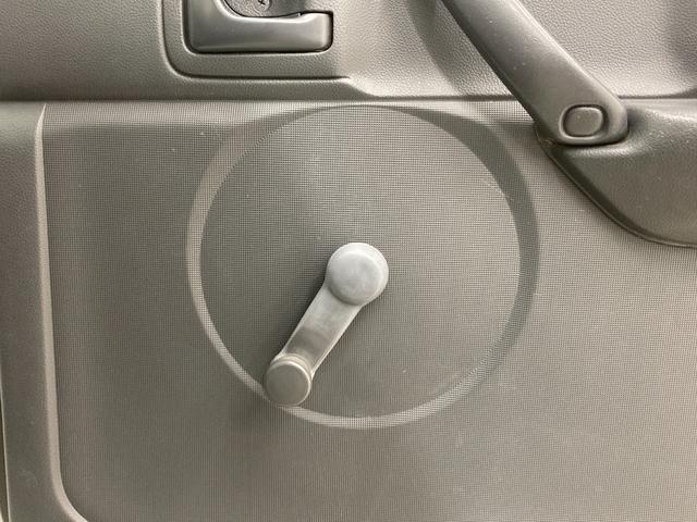 キャリイトラック 　ＫＵエアコンパワステ　修復歴なし　純正オーディオ（ＦＭ／ＡＭ）　ＡＴ（３速）　４ＷＤ　手動ミラー　マニュアルエアコン　ハロゲンヘッドライト　レベライザー　板カギ　マット　バイザー　パワーステアリング（35枚目）