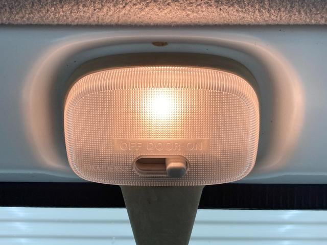 キャリイトラック 　ＫＵエアコンパワステ　修復歴なし　純正オーディオ（ＦＭ／ＡＭ）　ＡＴ（３速）　４ＷＤ　手動ミラー　マニュアルエアコン　ハロゲンヘッドライト　レベライザー　板カギ　マット　バイザー　パワーステアリング（37枚目）