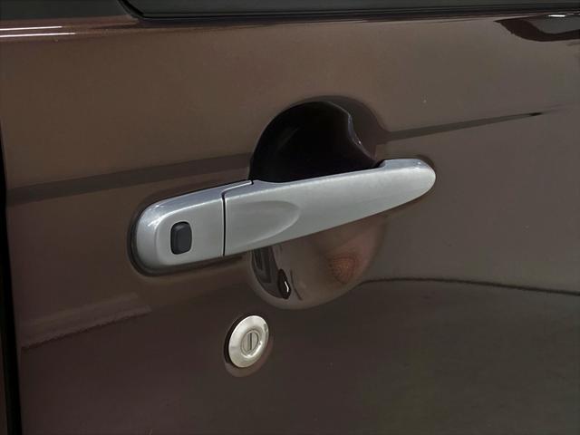 ムーヴキャンバス Ｘリミテッド　ＳＡＩＩＩ　修復歴なし　バックカメラ　衝突被害軽減ブレーキ　社外ナビ（ＣＤ／ＤＶＤ／Ｂｌｕｅｔｏｏｔｈ／フルセグ）　プッシュスタート　オートミラー　ＣＶＴ　オートエアコン　オートライト　両側パワースライドドア（13枚目）