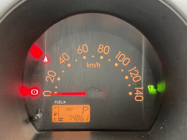 ハイゼットカーゴ スペシャルクリーン　修復歴なし　純正オーディオ（ＦＭ／ＡＭ）　ＡＴ（４速）　フォグライト　両側スライドドア　手動ミラー　Ｗエアバッグ　ＡＢＳ　マニュアルエアコン　ハロゲンヘッドライト　レベライザー　板カギ（6枚目）