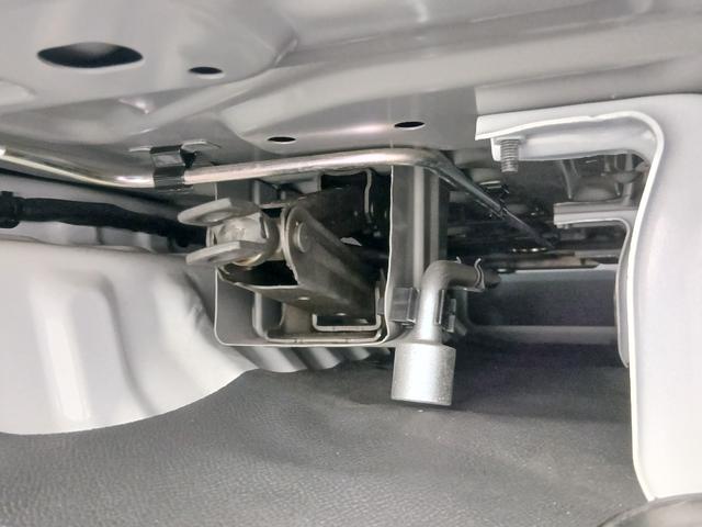 ハイゼットカーゴ スペシャル　修復歴なし　純正オーディオ（ＦＭ／ＡＭ）　手動ミラー　Ｗエアバッグ　ＡＴ（４速）　ハロゲンヘッドライト　両側スライドドア　レベライザー　板カギ　パワーステアリング　マット　バイザー（25枚目）