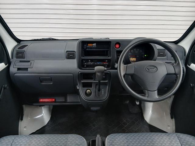 ハイゼットカーゴ スペシャル　修復歴なし　純正オーディオ（ＦＭ／ＡＭ）　手動ミラー　Ｗエアバッグ　ＡＴ（４速）　ハロゲンヘッドライト　両側スライドドア　レベライザー　板カギ　パワーステアリング　マット　バイザー（32枚目）
