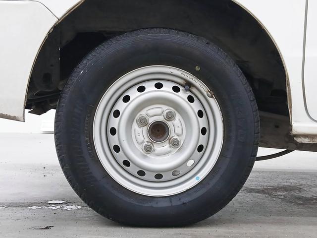 エブリイ ＰＡ　修復歴なし　純正オーディオ（ＦＭ／ＡＭ）　手動ミラー　５ＡＧＳ　Ｗエアバッグ　マニュアルエアコン　ハロゲンヘッドライト　両側スライドドア　レベライザー　板カギ　パワーステアリング　マット　バイザー（19枚目）