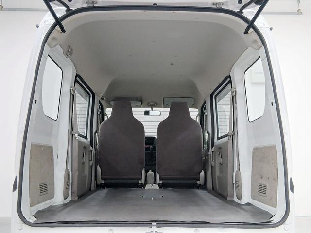 エブリイ ＰＡ　修復歴なし　純正オーディオ（ＦＭ／ＡＭ）　手動ミラー　５ＡＧＳ　Ｗエアバッグ　マニュアルエアコン　ハロゲンヘッドライト　両側スライドドア　レベライザー　板カギ　パワーステアリング　マット　バイザー（21枚目）