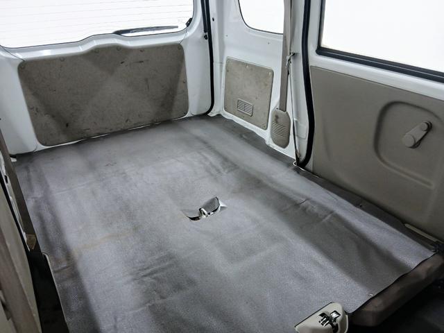 エブリイ ＰＡ　修復歴なし　純正オーディオ（ＦＭ／ＡＭ）　手動ミラー　５ＡＧＳ　Ｗエアバッグ　マニュアルエアコン　ハロゲンヘッドライト　両側スライドドア　レベライザー　板カギ　パワーステアリング　マット　バイザー（22枚目）