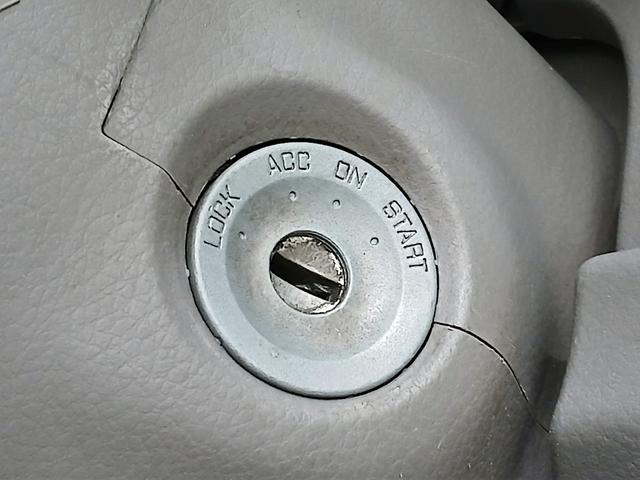 エブリイ ＰＡ　修復歴なし　純正オーディオ（ＦＭ／ＡＭ）　手動ミラー　５ＡＧＳ　Ｗエアバッグ　マニュアルエアコン　ハロゲンヘッドライト　両側スライドドア　レベライザー　板カギ　パワーステアリング　マット　バイザー（31枚目）