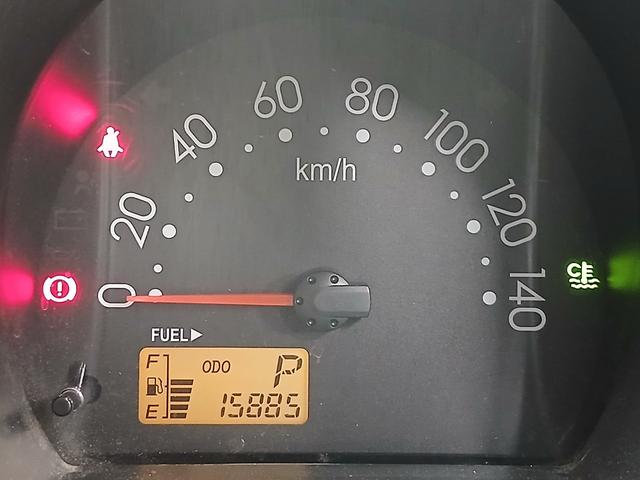 ピクシストラック スペシャル　修復歴なし　純正オーディオ（ＦＭ／ＡＭ）　ＡＴ（３速）　手動ミラー　マニュアルエアコン　ＥＴＣ　ハロゲンヘッドライト　レベライザー　板カギ　マット　バイザー　工具　パワーステアリング（6枚目）