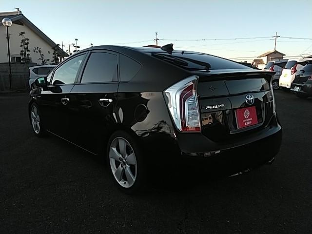 プリウス Ｇツーリングセレクション　キーレス　１７アルミホイール　エアバッグ　オートマ　ディーラー車　フル装備　ＨＩＤヘッドライト　ＥＴＣ　バックカメラ　スマートキー（3枚目）