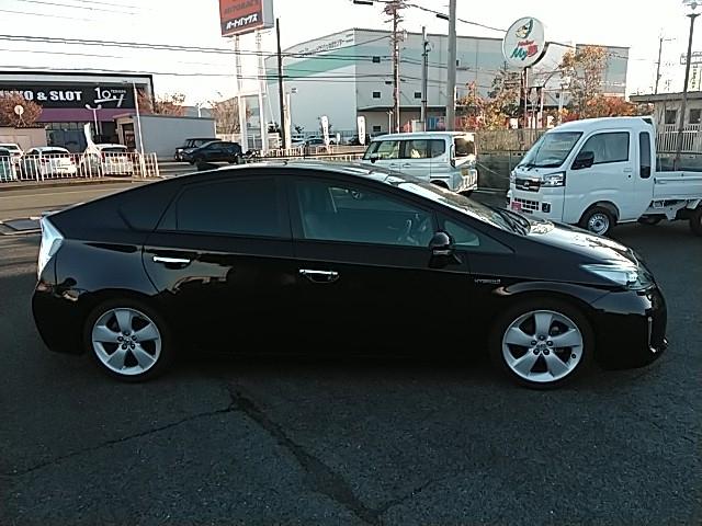 プリウス Ｇツーリングセレクション　キーレス　１７アルミホイール　エアバッグ　オートマ　ディーラー車　フル装備　ＨＩＤヘッドライト　ＥＴＣ　バックカメラ　スマートキー（6枚目）