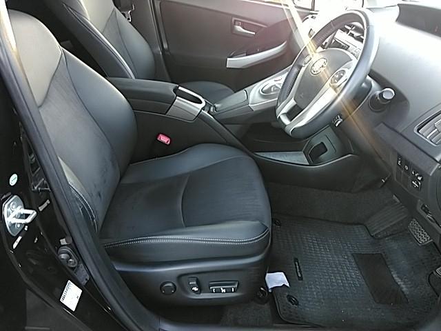 プリウス Ｇツーリングセレクション　キーレス　１７アルミホイール　エアバッグ　オートマ　ディーラー車　フル装備　ＨＩＤヘッドライト　ＥＴＣ　バックカメラ　スマートキー（10枚目）