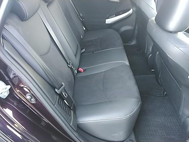 プリウス Ｇツーリングセレクション　キーレス　１７アルミホイール　エアバッグ　オートマ　ディーラー車　フル装備　ＨＩＤヘッドライト　ＥＴＣ　バックカメラ　スマートキー（11枚目）