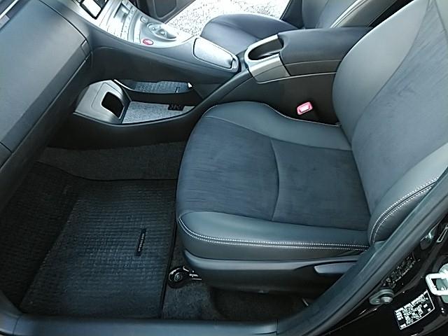 プリウス Ｇツーリングセレクション　キーレス　１７アルミホイール　エアバッグ　オートマ　ディーラー車　フル装備　ＨＩＤヘッドライト　ＥＴＣ　バックカメラ　スマートキー（13枚目）