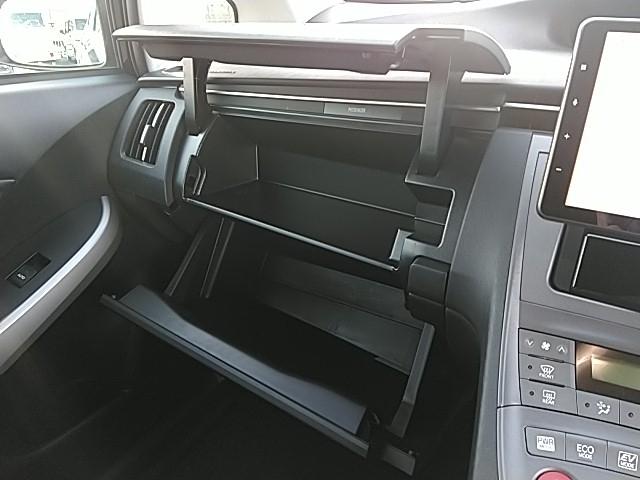 プリウス Ｇツーリングセレクション　キーレス　１７アルミホイール　エアバッグ　オートマ　ディーラー車　フル装備　ＨＩＤヘッドライト　ＥＴＣ　バックカメラ　スマートキー（20枚目）