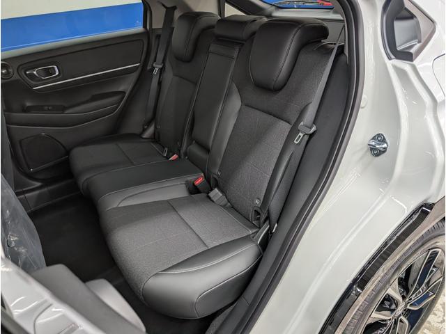 ヴェゼル e:HEV Z 登録済未使用車 マルチビューカメラ ホンダコネクトディスプレイ ETC2.0 ワイヤレス充電器 ホンダセンシング アクティブクルーズコントロール 車線維持支援システム アクティブドライビングビーム(30枚目)