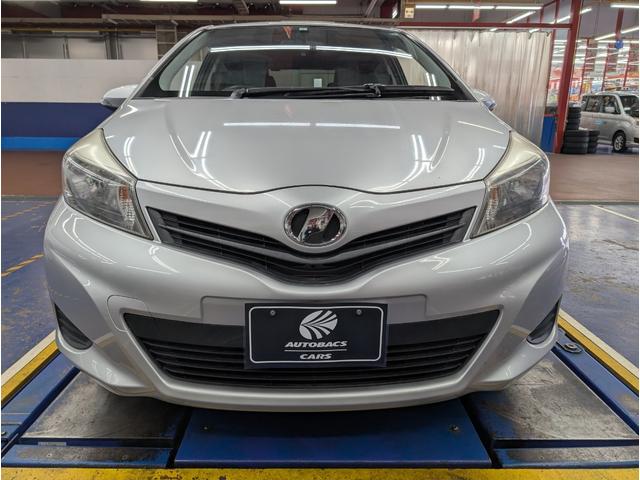 ヴィッツ Ｆ　キーレス　ＡＢＳ　電動格納ドアミラー　パワーウィンド　ＣＤオーディオ　運転席シートリフター　ＵＶカットガラス　プライバシーガラス　ＬＥＤリアコンビネーションランプ　アクセサリーソケット　パニティミラー（2枚目）