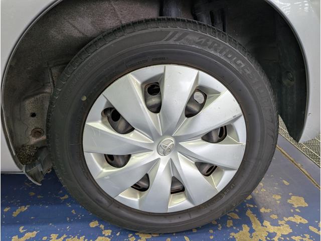 ヴィッツ Ｆ　キーレス　ＡＢＳ　電動格納ドアミラー　パワーウィンド　ＣＤオーディオ　運転席シートリフター　ＵＶカットガラス　プライバシーガラス　ＬＥＤリアコンビネーションランプ　アクセサリーソケット　パニティミラー（17枚目）