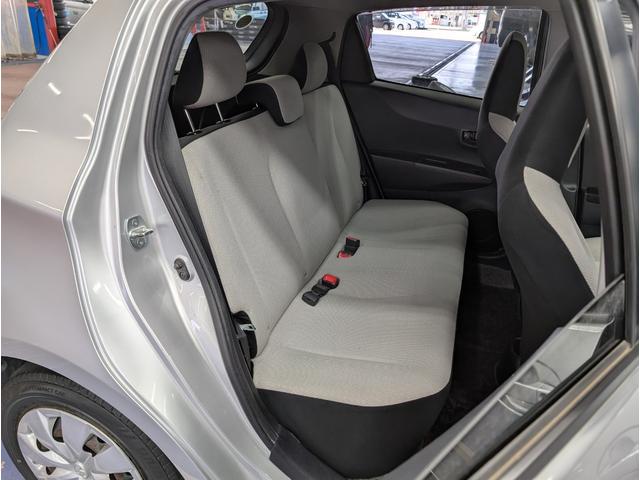 ヴィッツ Ｆ　キーレス　ＡＢＳ　電動格納ドアミラー　パワーウィンド　ＣＤオーディオ　運転席シートリフター　ＵＶカットガラス　プライバシーガラス　ＬＥＤリアコンビネーションランプ　アクセサリーソケット　パニティミラー（24枚目）