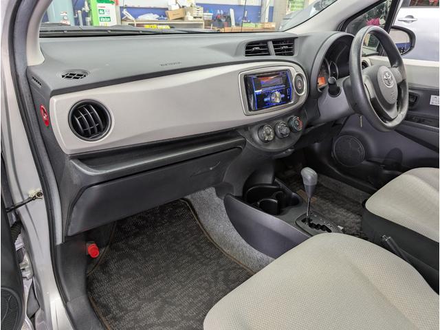 ヴィッツ Ｆ　キーレス　ＡＢＳ　電動格納ドアミラー　パワーウィンド　ＣＤオーディオ　運転席シートリフター　ＵＶカットガラス　プライバシーガラス　ＬＥＤリアコンビネーションランプ　アクセサリーソケット　パニティミラー（29枚目）