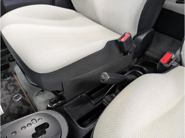 ヴィッツ Ｆ　キーレス　ＡＢＳ　電動格納ドアミラー　パワーウィンド　ＣＤオーディオ　運転席シートリフター　ＵＶカットガラス　プライバシーガラス　ＬＥＤリアコンビネーションランプ　アクセサリーソケット　パニティミラー（31枚目）