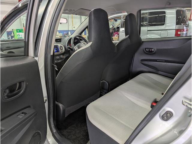 ヴィッツ Ｆ　キーレス　ＡＢＳ　電動格納ドアミラー　パワーウィンド　ＣＤオーディオ　運転席シートリフター　ＵＶカットガラス　プライバシーガラス　ＬＥＤリアコンビネーションランプ　アクセサリーソケット　パニティミラー（36枚目）