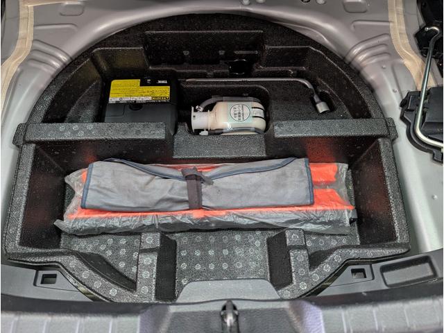 ヴィッツ Ｆ　キーレス　ＡＢＳ　電動格納ドアミラー　パワーウィンド　ＣＤオーディオ　運転席シートリフター　ＵＶカットガラス　プライバシーガラス　ＬＥＤリアコンビネーションランプ　アクセサリーソケット　パニティミラー（39枚目）