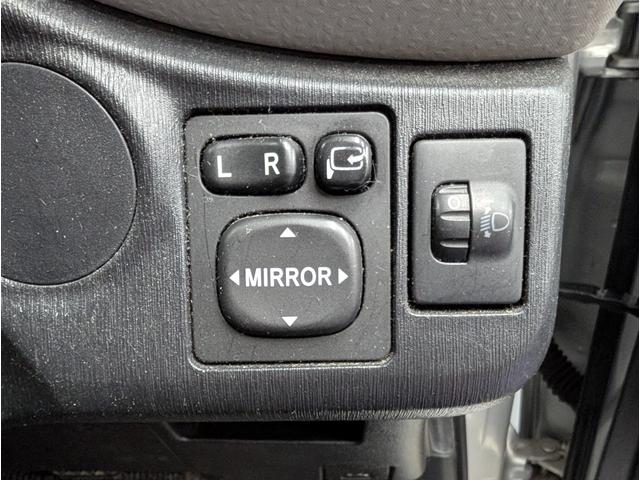 ヴィッツ Ｆ　キーレス　ＡＢＳ　電動格納ドアミラー　パワーウィンド　ＣＤオーディオ　運転席シートリフター　ＵＶカットガラス　プライバシーガラス　ＬＥＤリアコンビネーションランプ　アクセサリーソケット　パニティミラー（47枚目）