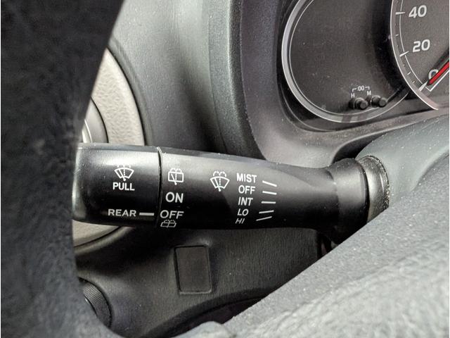 ヴィッツ Ｆ　キーレス　ＡＢＳ　電動格納ドアミラー　パワーウィンド　ＣＤオーディオ　運転席シートリフター　ＵＶカットガラス　プライバシーガラス　ＬＥＤリアコンビネーションランプ　アクセサリーソケット　パニティミラー（51枚目）