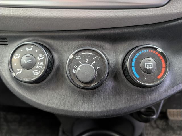 ヴィッツ Ｆ　キーレス　ＡＢＳ　電動格納ドアミラー　パワーウィンド　ＣＤオーディオ　運転席シートリフター　ＵＶカットガラス　プライバシーガラス　ＬＥＤリアコンビネーションランプ　アクセサリーソケット　パニティミラー（56枚目）