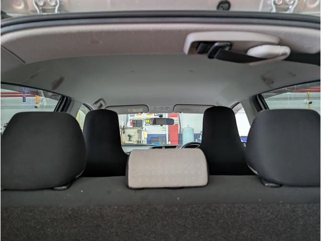 ヴィッツ Ｆ　キーレス　ＡＢＳ　電動格納ドアミラー　パワーウィンド　ＣＤオーディオ　運転席シートリフター　ＵＶカットガラス　プライバシーガラス　ＬＥＤリアコンビネーションランプ　アクセサリーソケット　パニティミラー（58枚目）