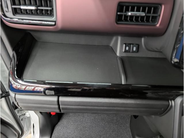 スペーシアカスタム ハイブリッドＸＳターボ　届出済未使用車　スズキセーフティサポート　アダプティブクルーズコントロール　ＬＥＤヘッドライト　コーナーセンサー　オートライト　ターボ車　パドルシフト　ヘッドアップディスプレイ　ステアリングヒーター（41枚目）