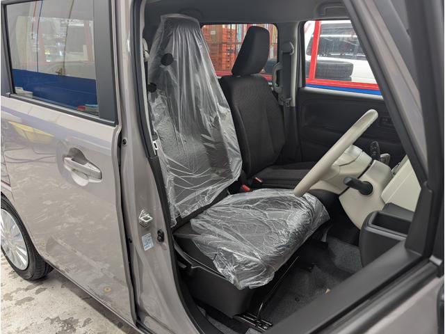 ���܂��܂ȑ̊i�̕������K�ɉ^�]�ł���悤�z�������V�[�g�ƁA���쐫���l�������X�e�A�����O�z�C�[���A�y�_���A�V�t�g���o�[�́A�y�ȉ^�]�p���ƓK�؂ȑ��쐫�̊m�ۂɂ���J��ጸ���܂��B