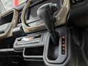 ダッシュボードに配置されたシフトレバーは操作がし易いですね♪